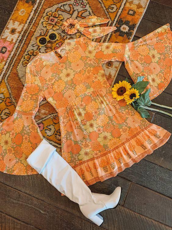 70'ler Modası Trendleri: Canlı Renklerden İspanyol Paçalara Dönüş