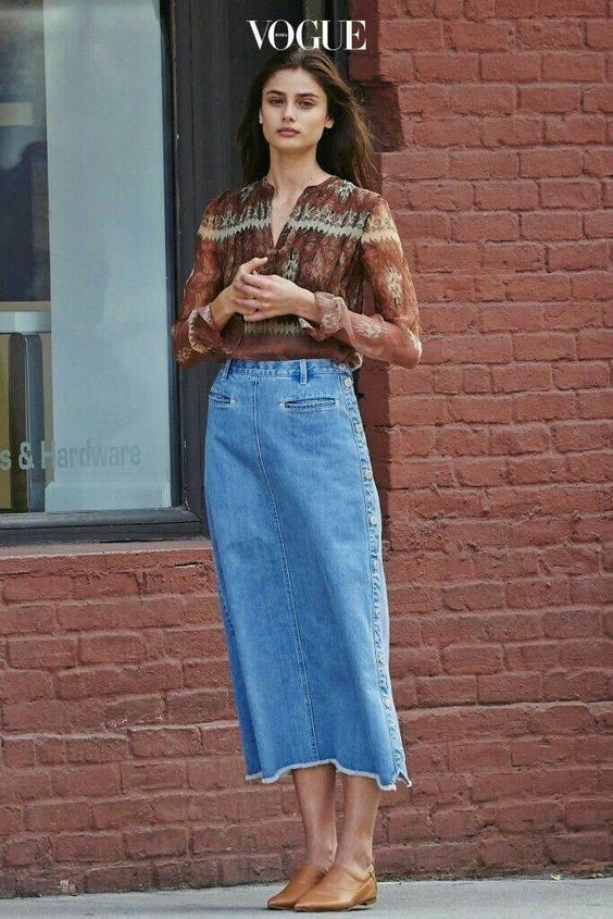 70'ler Modası Trendleri: Canlı Renklerden İspanyol Paçalara Dönüş