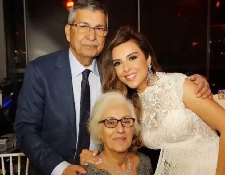 Aslı Hünel, Kurban Bayramı Öncesi Mezarlık Ziyareti Gerçekleştirdi: Duygusal Sözleri Ortaya Çıktı