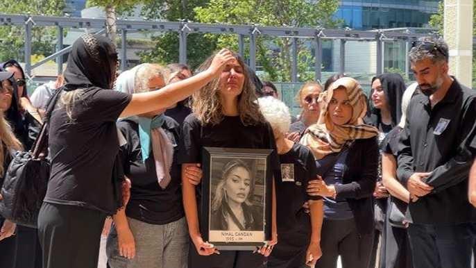 Bahar Candan'dan Acı Bayram Ziyareti: Nihal Candan'ın Mezarı Başında Gözyaşları Sel Oldu