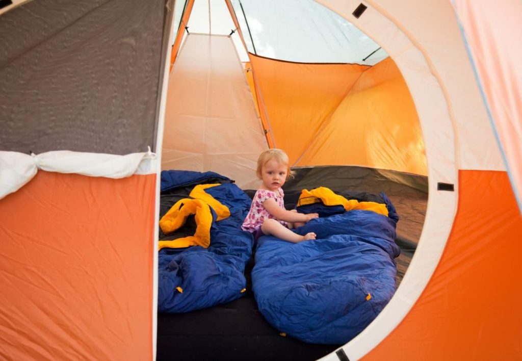 Bebekle Kamp Yapmak Mümkün mü? Güvenli ve Huzurlu Bir Tatil İçin Kapsamlı İpuçları