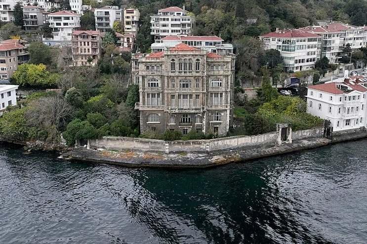Boğaz’ın İhtişamlı Mirası: Zeki Paşa Yalısı Yeniden Satışta, Lüks Emlak Piyasasını Salladı