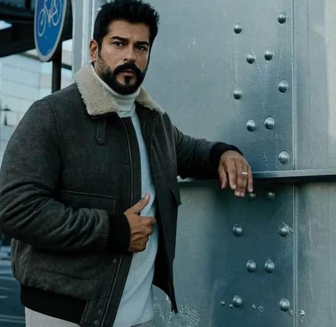 Burak Özçivit'ten Rusya Stili: Soğuk Havalarda Aksesuar Kombinasyonları ve Şıklık İpuçları