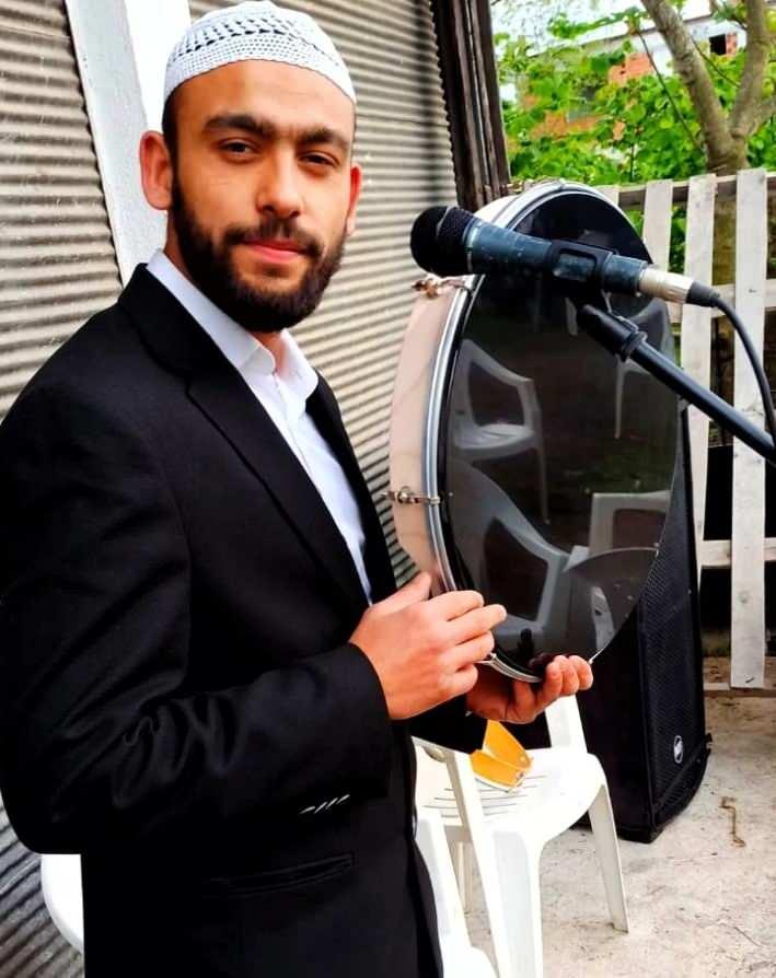 Celal Karatüre Kimdir? 'Kabe'de Hacılar Hu Der Allah' İlahisiyle Sosyal Medyayı Sallayan Sanatçının Hikayesi