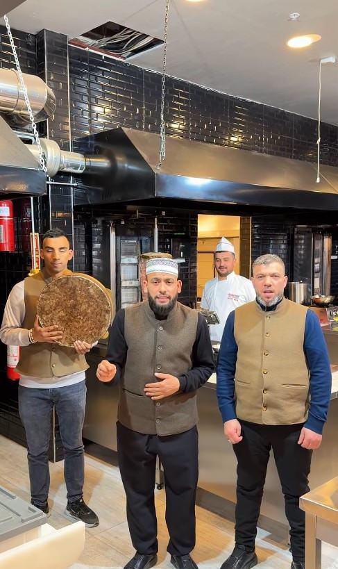 Celal Karatüre Kimdir? 'Kabe'de Hacılar Hu Der Allah' İlahisiyle Sosyal Medyayı Sallayan Sanatçının Hikayesi