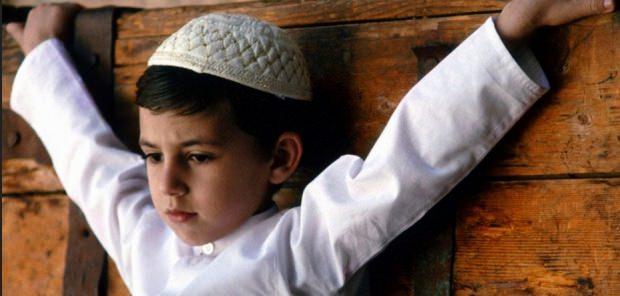 Çocuklara Namaz ve Kur'an Öğretmek: Yaşa Uygun Yöntemler ve Ebeveyn İpuçları