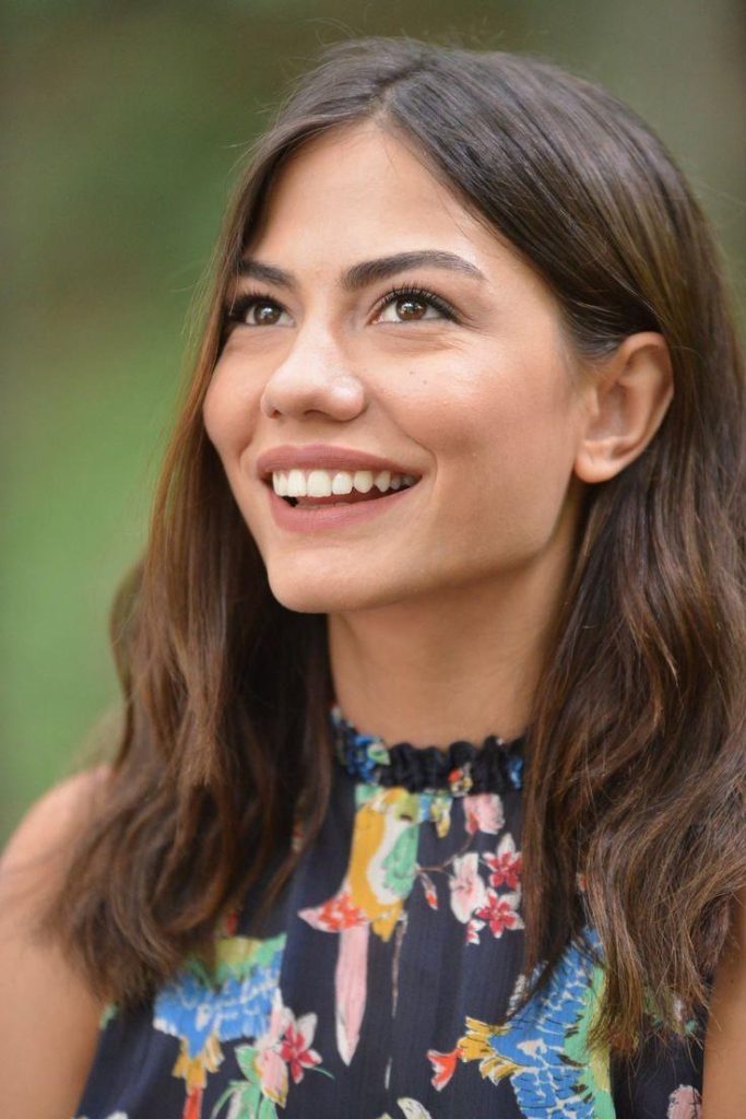 Demet Özdemir'in Servet Değerindeki Ceketi Gündem Yaptı: Stil İkonu Olmanın Sırları