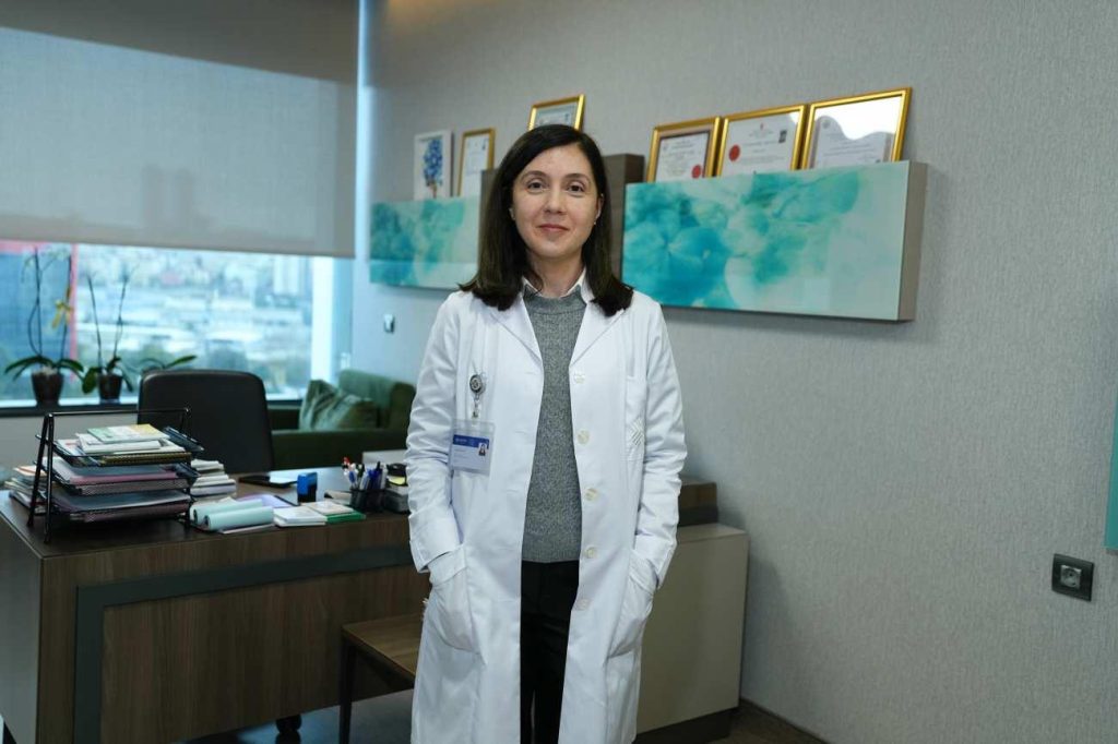 Dermatoloji Uzmanı Uyardı: Yüzdeki Kızarıklık ve Yanma, Gül Hastalığı Olabilir