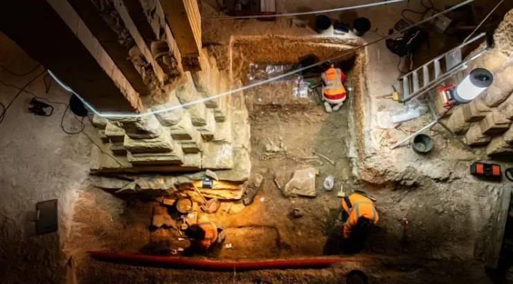 Dijon'daki Saint-Philibert Kilisesi'nde 400 Yıllık Gizemli Gömü Odası Keşfedildi