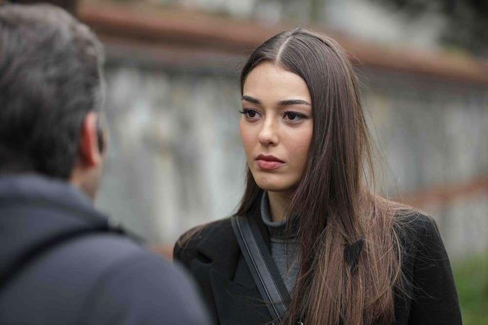Dilan Deniz: Dilan Çiçek Deniz'in Yıldız Teknik Üniversitesi Ödül Töreni Kombini