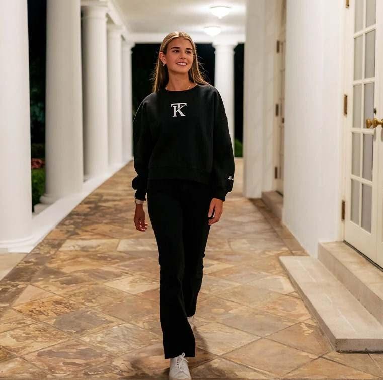 Donald Trump: Kai Trump'ın Beyaz Saray'da Çekilen 'KT' Logolu Sweatshirt Koleksiyonuyla