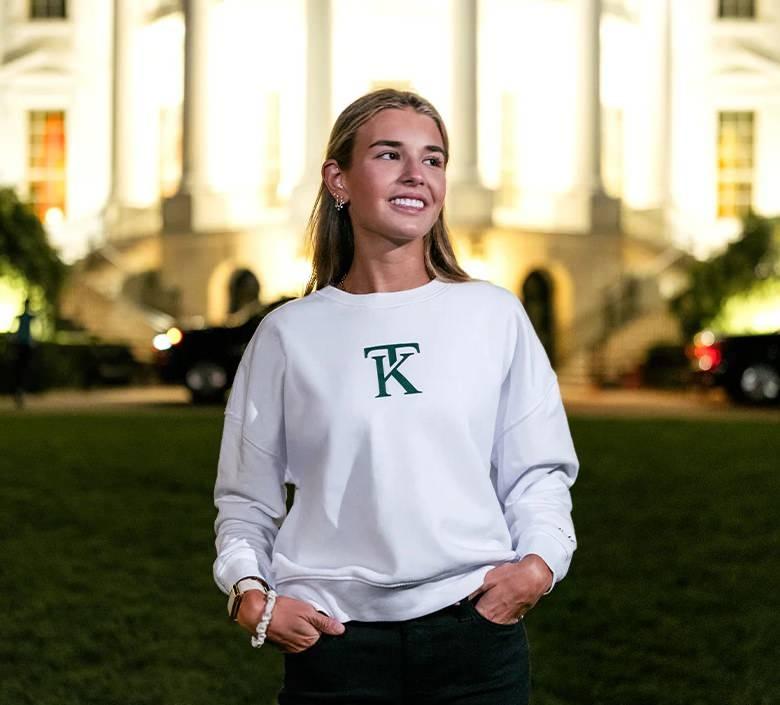 Donald Trump: Kai Trump'ın Beyaz Saray'da Çekilen 'KT' Logolu Sweatshirt Koleksiyonuyla