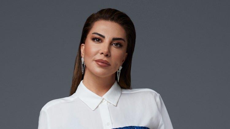 Ebru Yaşar’ın Servet Ödediği Terlikleri Sosyal Medyada Tartışma Yarattı: Stil İfadeleri Nasıl Yorumlanmalı?