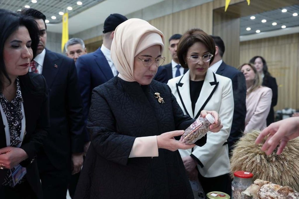 Emine Erdoğan, Kazakistan'da Uluslararası Sıfır Atık Eğitim Laboratuvarı'nın Açılış Töreni'ne Katıldı