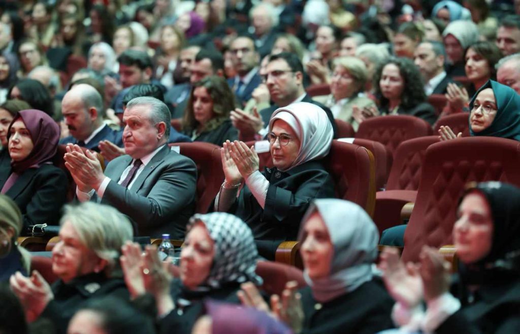 Emine Erdoğan'dan 25 Kasım Kadına Yönelik Şiddete Karşı Güçlü Mesaj: Toplumsal Direncin Önemi