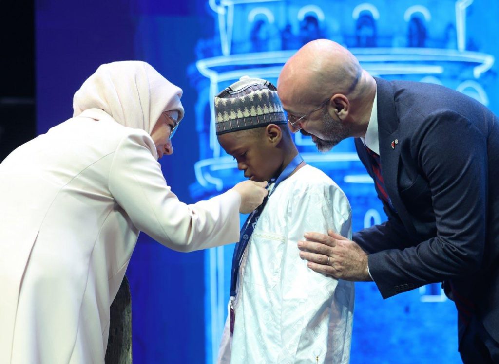 Emine Erdoğan'dan 5. İstanbul Eğitim Zirvesi Konuşması: Eğitimin İnsanlığı Nasıl İyileştireceği