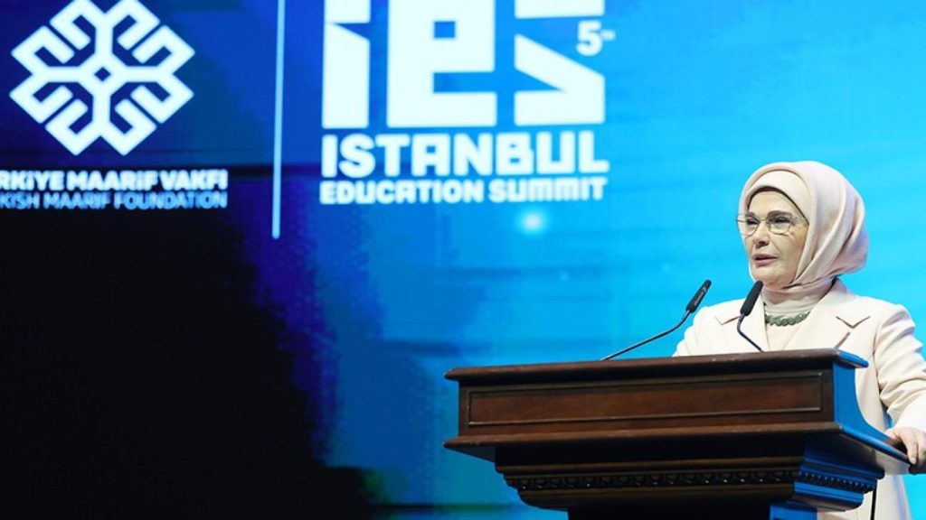 Emine Erdoğan’dan 5. İstanbul Eğitim Zirvesi Mesajı: ‘En Güzel Dünya Kalemle Kurulur’