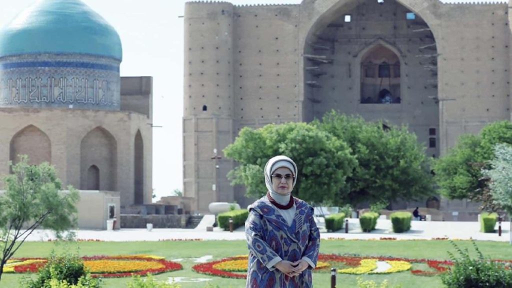 Emine Erdoğan’dan Kazakistan Ziyareti: Hoca Ahmet Yesevi Türbesi ve Kültürel Miras Vurgusu