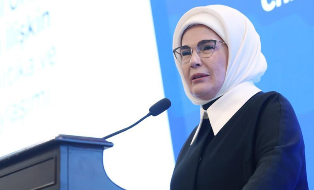 Emine Erdoğan'dan Milli Aile Haftası Mesajı: Toplumun Direğini Oluşturan Ailenin Önemi