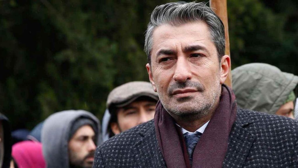 Erkan Petekkaya'dan Özgür Özel'e Sert Eleştiri: Balıkesir Mitingi Sosyal Medyada Büyük Yankı Yarattı