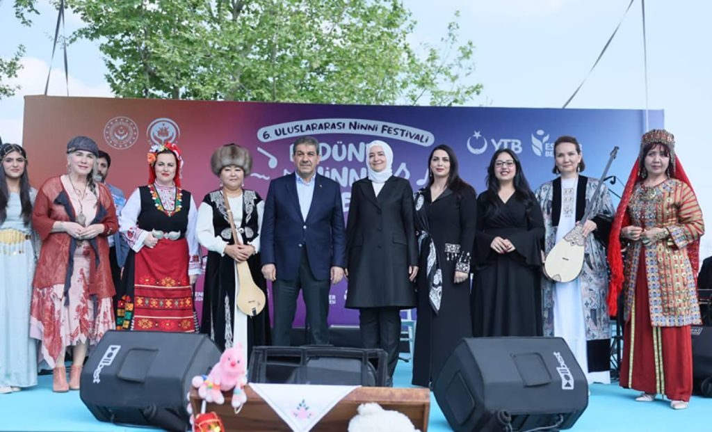 Esenler Belediyesi'nden Anneler Günü Özel: Uluslararası Ninni Festivali, Kültürel Mirası Dünya Sahnesinde Buluşturdu