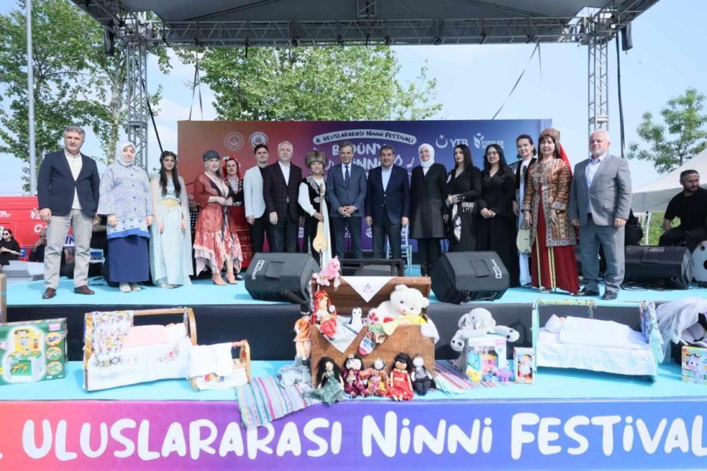 Esenler Belediyesi'nden Anneler Günü Özel: Uluslararası Ninni Festivali, Kültürel Mirası Dünya Sahnesinde Buluşturdu