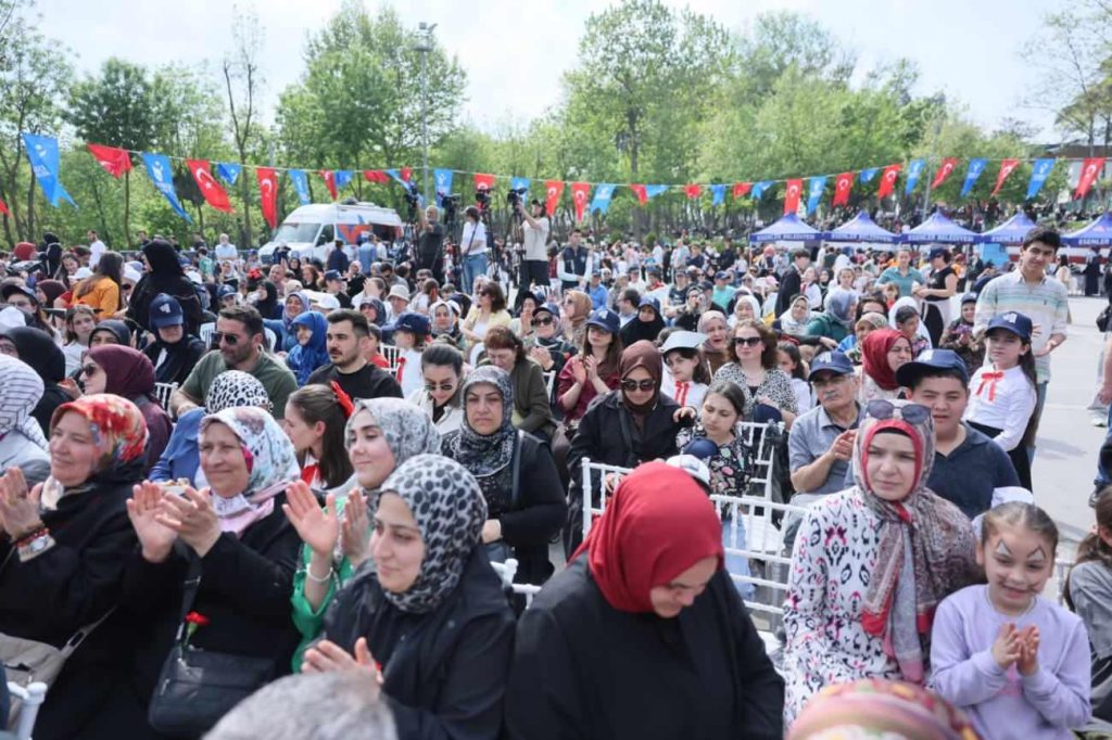 Esenler Belediyesi'nden Anneler Günü Özel: Uluslararası Ninni Festivali, Kültürel Mirası Dünya Sahnesinde Buluşturdu