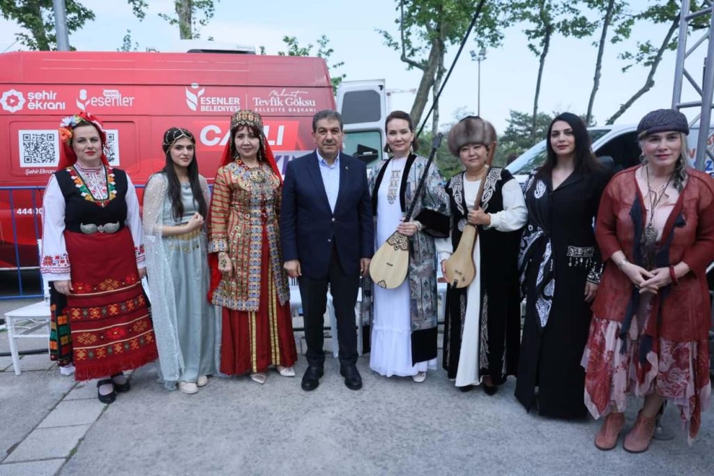 Esenler Belediyesi'nden Anneler Günü Özel: Uluslararası Ninni Festivali, Kültürel Mirası Dünya Sahnesinde Buluşturdu
