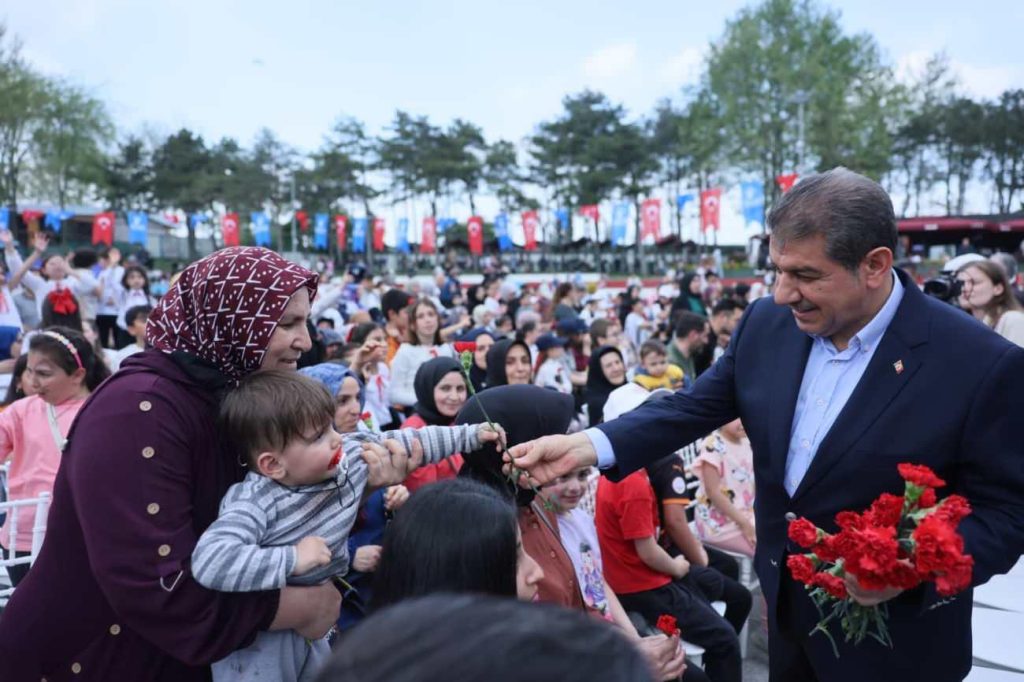 Esenler Belediyesi'nden Anneler Günü Özel: Uluslararası Ninni Festivali, Kültürel Mirası Dünya Sahnesinde Buluşturdu