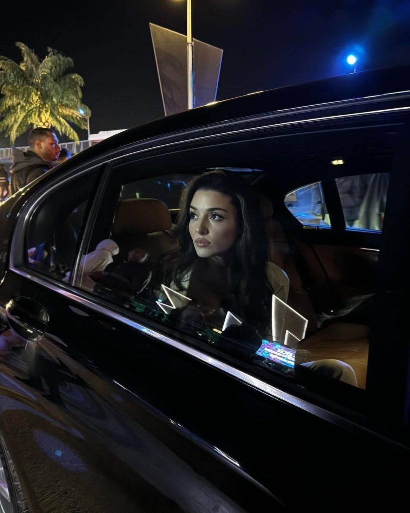 Hande Erçel, Suudi Arabistan Soundstorm Festivali'nde Korseli Şıklığıyla Gündem Oldu