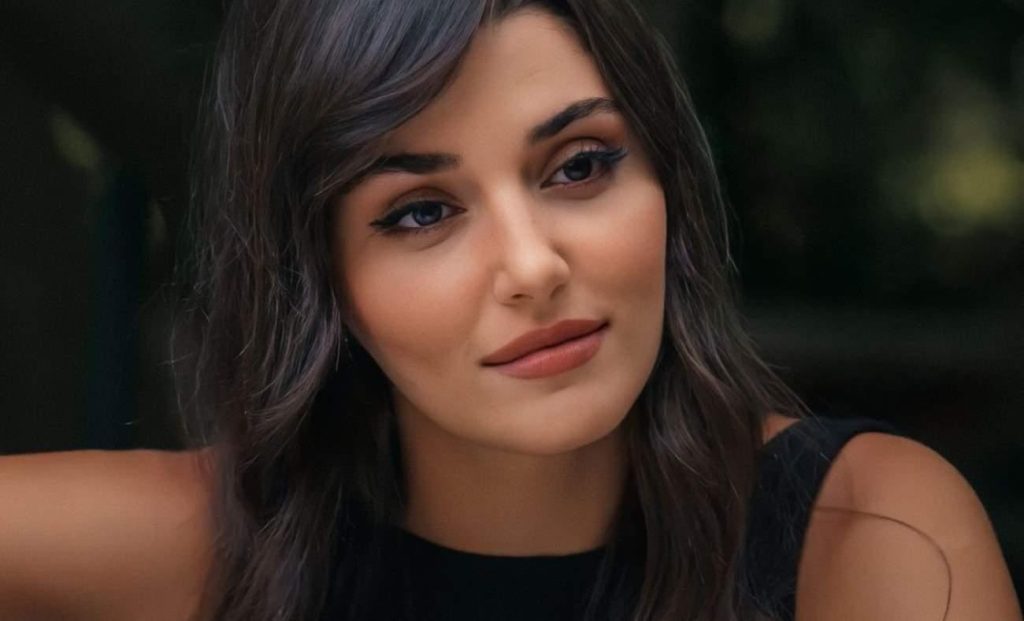 Hande Erçel'den Lizbon Kombini Gündem Oldu! Lüks Detaylar ve Stil Analizi