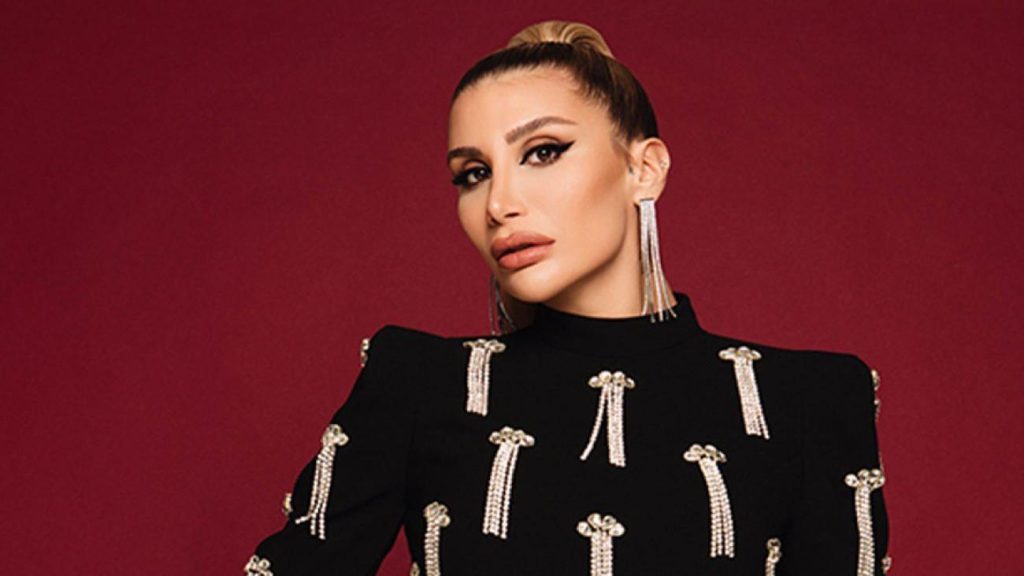 İrem Derici ve Nişanlısı Melih Kunukçu Arnavutköy’de Objektiflere Yakalandı: Popülerlik Derdi ve Düğün Hayalleri