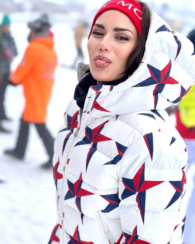 Karlar Kraliçesi Fahriye Evcen'den Kartalkaya Kar Tatili Şıklığı: Ski Chic Trendi Nasıl Yakalanır?