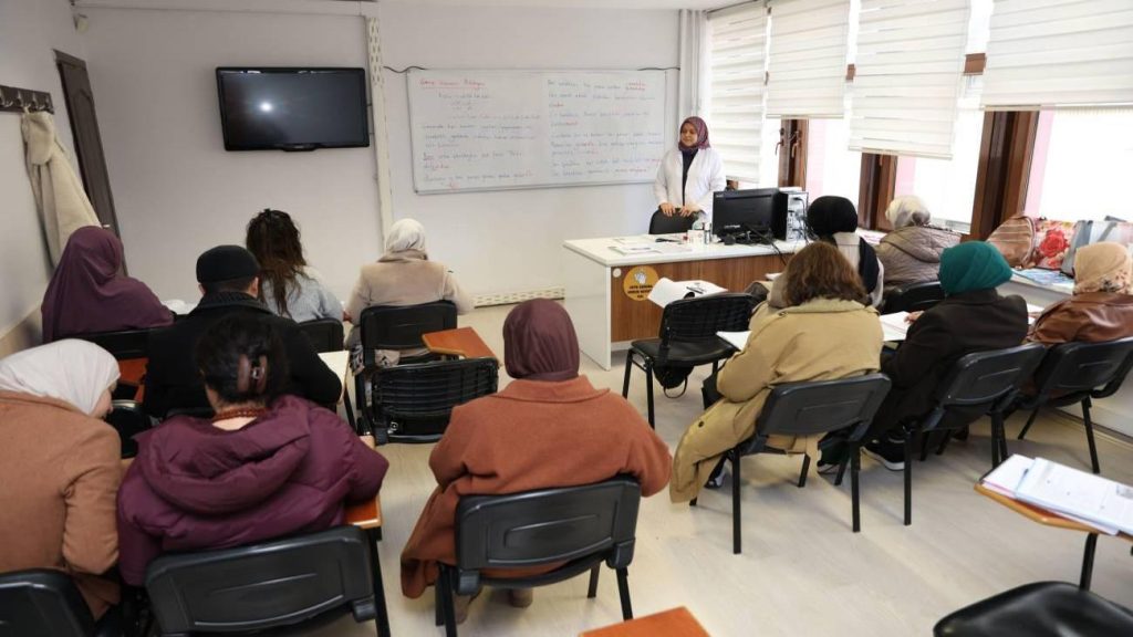 Konya KOMEK Yaz Dönemi Kayıtları Başladı: Yetişkinlerden Gençlere Kadar Her Yaşa Eğitim İmkanı
