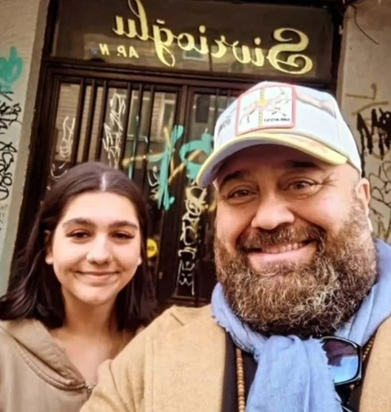 MasterChef Şefi Somer Sivrioğlu'nun Kızı Derin Gündemde: Baba Kız Benzerliği Sosyal Medyayı Salladı