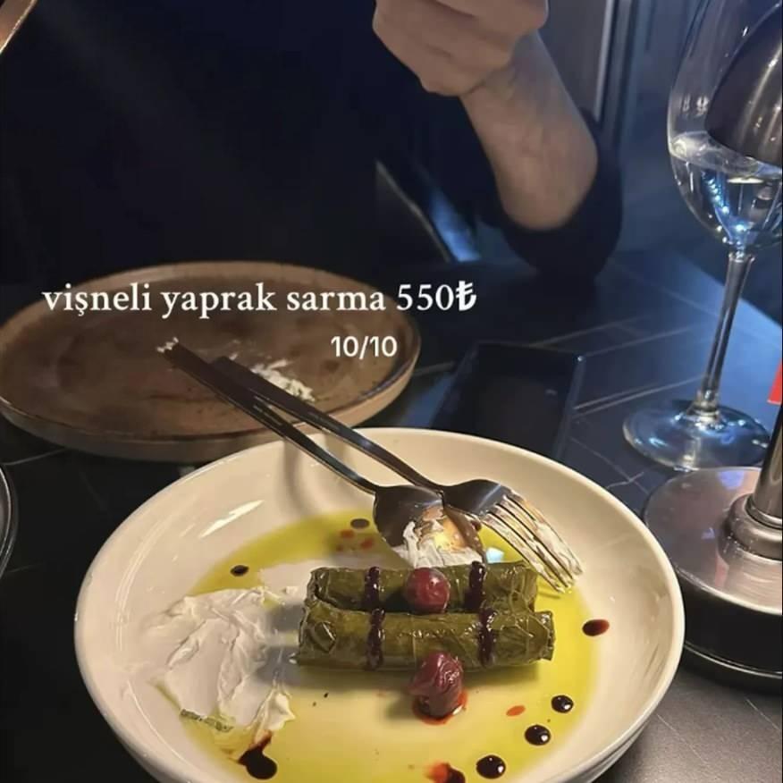 Mehmet Şef: Mehmet Yalçınkaya'nın Restoranındaki 2 Sarmanın Fiyatı Sosyal Medyada Gündem Oldu