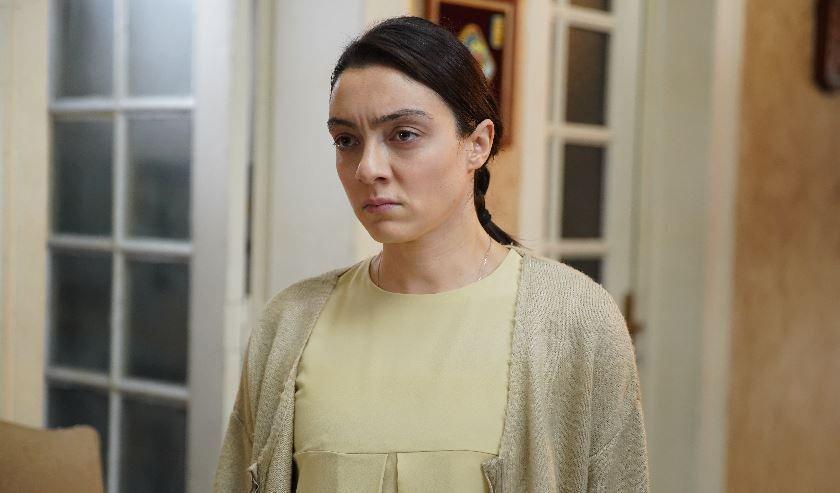 Merve Dizdar'dan Kozmetik Davetinde Göz Kamaştıran Siyah Maxi Elbise Stili