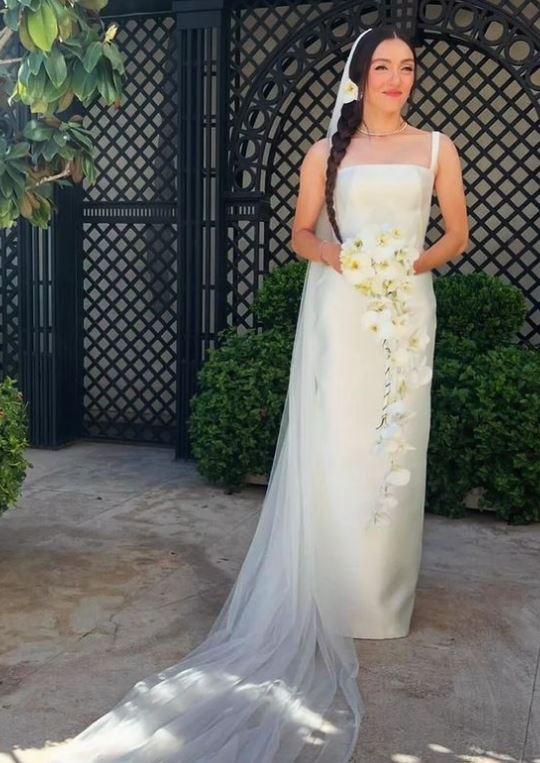 Merve Dizdar'ın Sürpriz Nikah Gelinliği: Nihan Peker Tasarımı ve Aksesuar Kombinasyonu