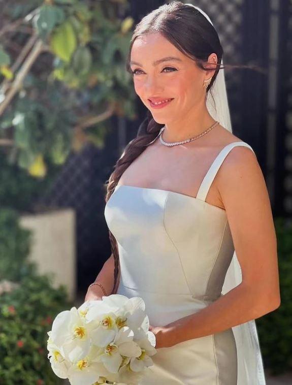 Merve Dizdar'ın Sürpriz Nikah Gelinliği: Nihan Peker Tasarımı ve Aksesuar Kombinasyonu