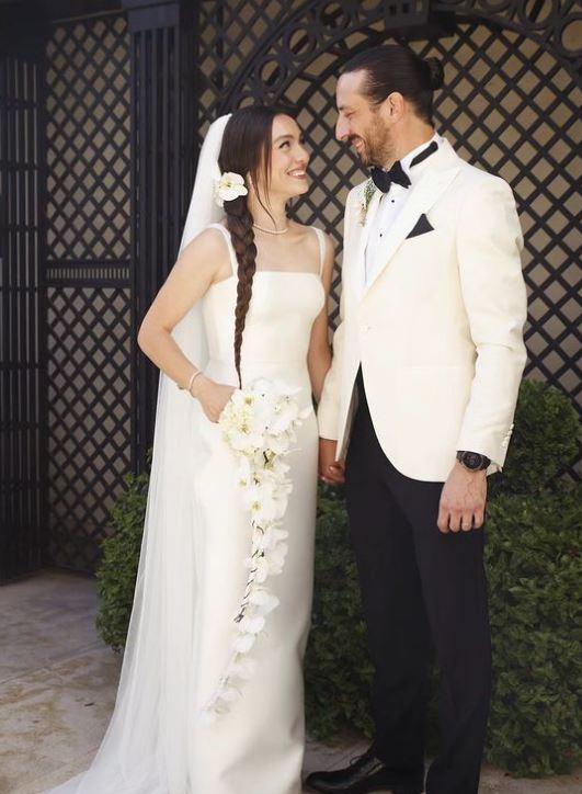 Merve Dizdar'ın Sürpriz Nikah Gelinliği: Nihan Peker Tasarımı ve Aksesuar Kombinasyonu