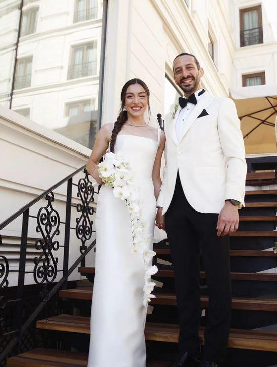Merve Dizdar'ın Sürpriz Nikah Gelinliği: Nihan Peker Tasarımı ve Aksesuar Kombinasyonu