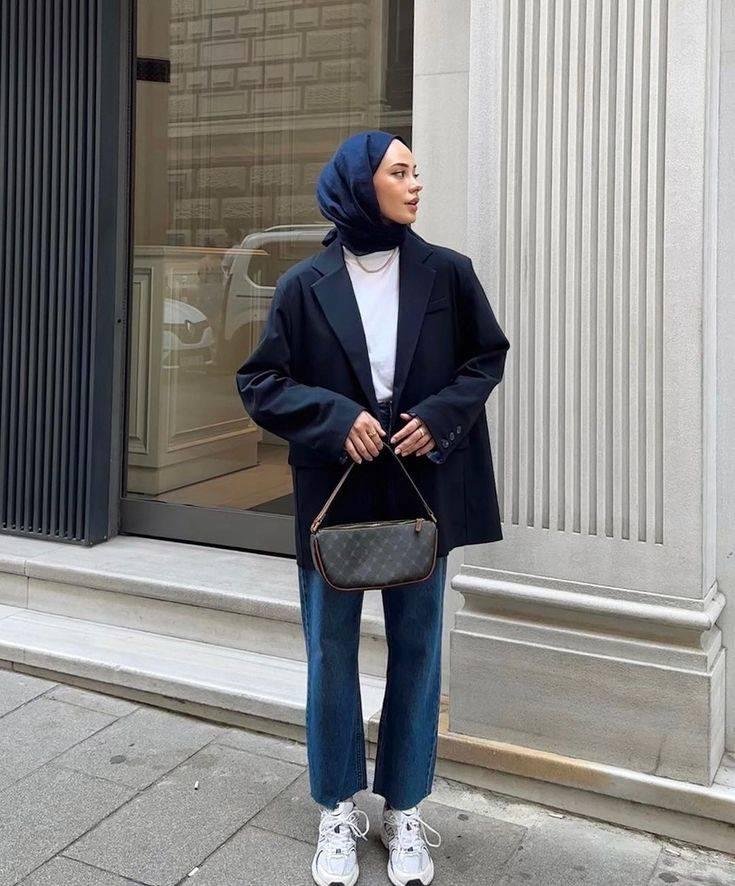 Minyon Vücut Tipleri İçin Stil İpuçları: Boyunuzu Uzatacak Kombinler Nasıl Oluşturulur?