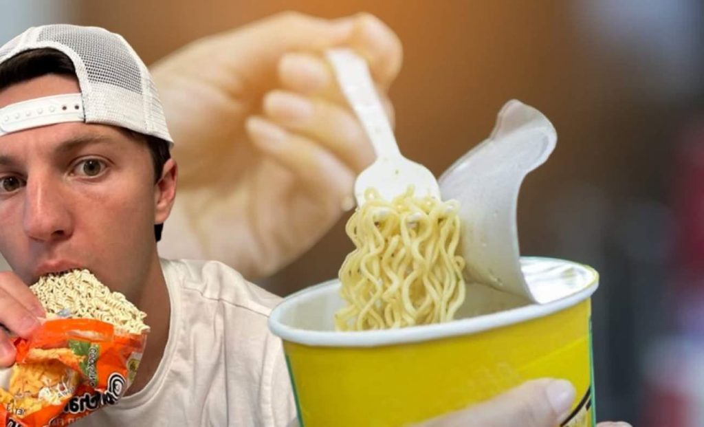 Mısır'da Sosyal Medya Trendi Felaketi: 13 Yaşındaki Çocuk, Çiğ Ramen Tüketimi Sonrası Hayatını Kaybetti