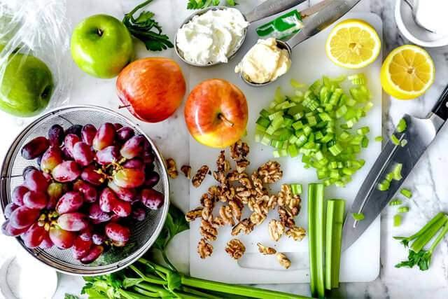 New York: Tarihi Waldorf Salatası Tarifi: Elma, Ceviz ve Üzüm Dokunuşuyla Klasik Lezzet