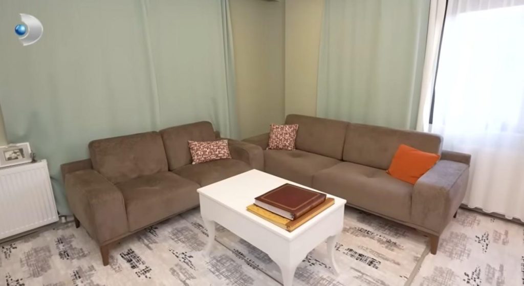 Nihal Menzil'in Huzur Dolu Yuvasından İlhamla Salon ve Yatak Odası Dekorasyon Önerileri