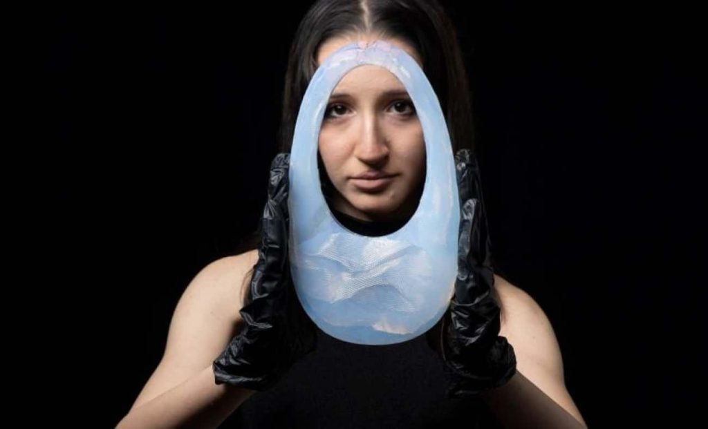 Paris Moda Haftası’ndan Gelen Devrim: Coperni Aerogel Air Swipe Bag Trendi