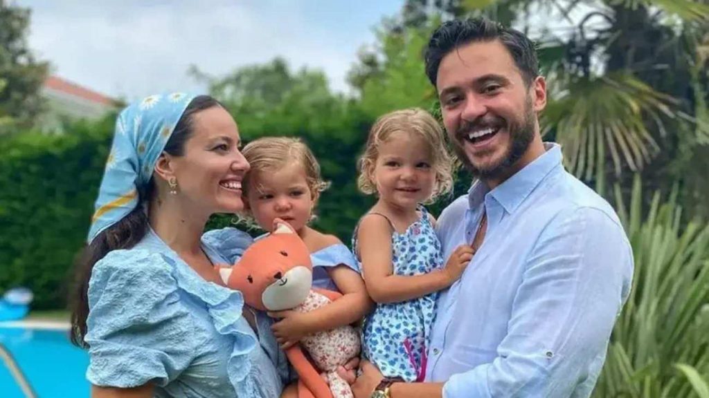 Pelin Akil ve Anıl Altan, Kurban Bayramı’nda Kızlarıyla Bir Araya Geldi: Eski Çiftin Dostane Buluşması