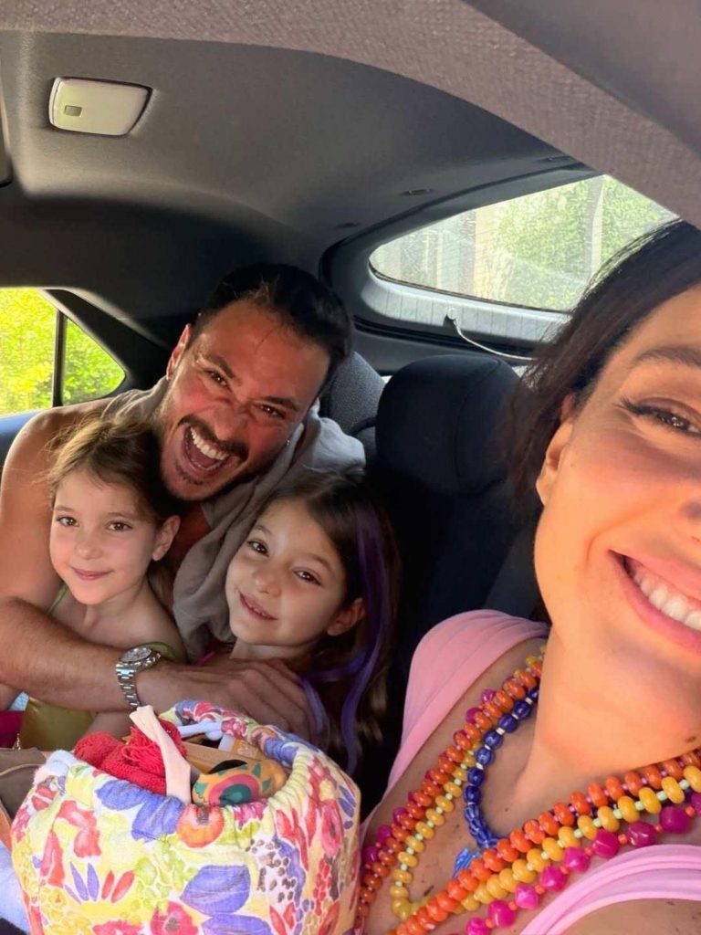 Pelin Akil ve Anıl Altan, Kurban Bayramı'nda Kızlarıyla Bir Araya Geldi: Eski Çiftin Dostane Buluşması