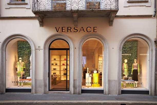 Prada Grubu'nun Versace'yi Satın Alması: Lüks Moda Dünyasında Yeni Bir Dönem