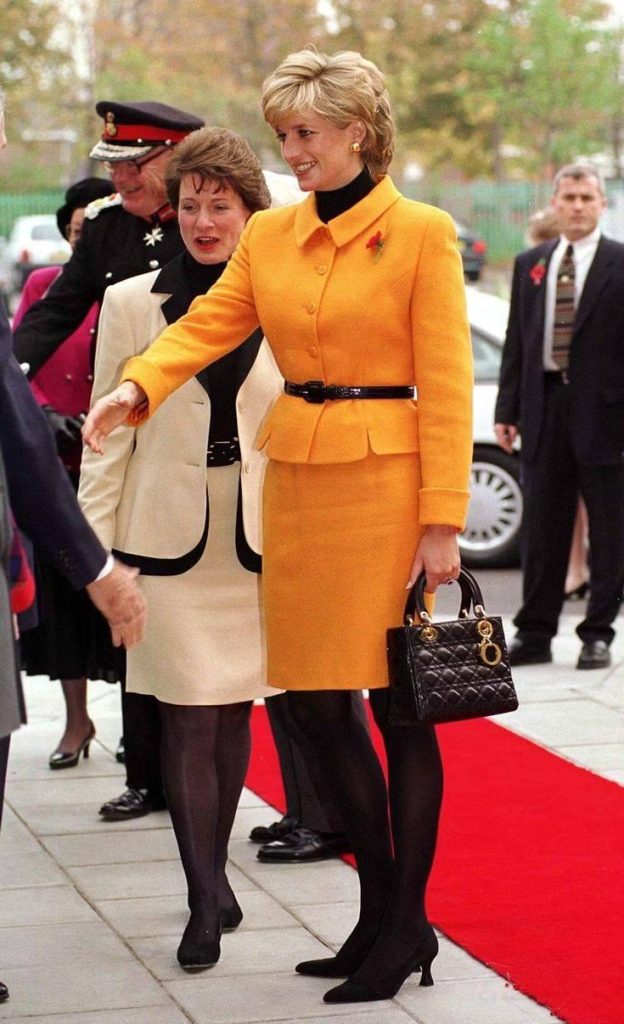 Prenses Diana'nın İmzası: Lady Dior Çantasının Zamansız Hikayesi ve Stil Rehberi